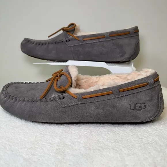 UGG Women’s Dakota Moccasin Shoes Gray Suede Plush Lining size 10