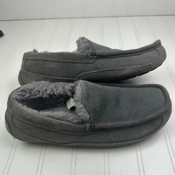 UGG Women's Gray Ansley Slipper Moccasins Size 8