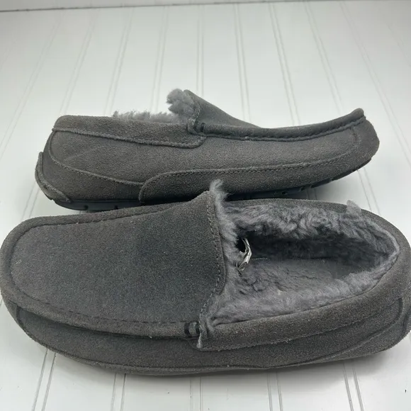 UGG Women's Gray Ansley Slipper Moccasins Size 8