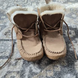 Uggs Australia Tan Brown Fuzzy Moccasins Fur Size 7 Chukka Lace Up Suede Cork