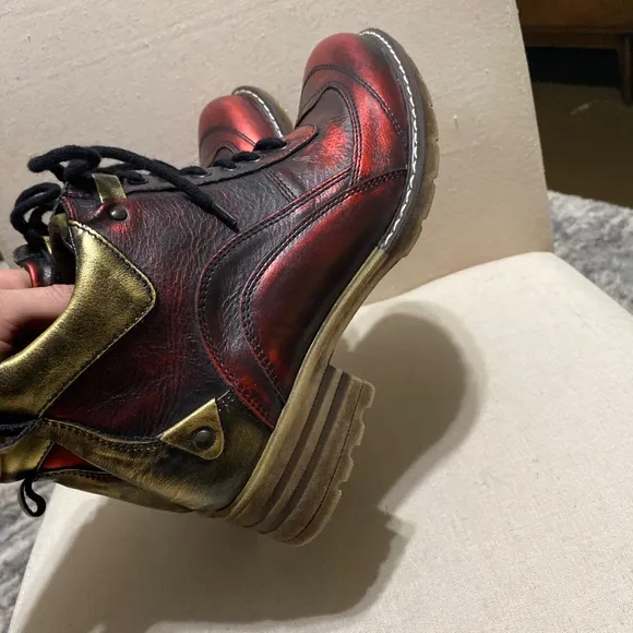 V italia Giovanni Pewter 39 Leather rare 6” boots Women's heeled red gold 8.5