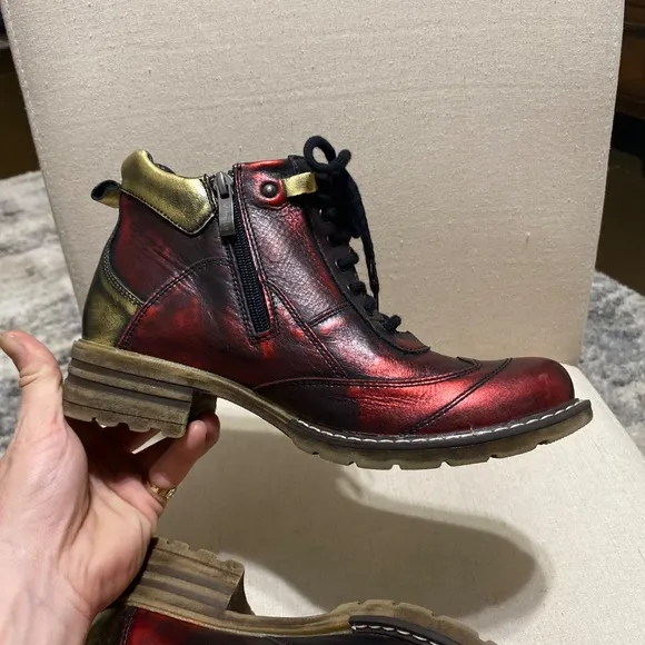 V italia Giovanni Pewter 39 Leather rare 6” boots Women's heeled red gold 8.5