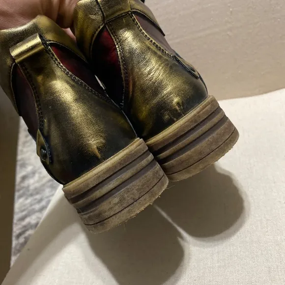V italia Giovanni Pewter 39 Leather rare 6” boots Women's heeled red gold 8.5