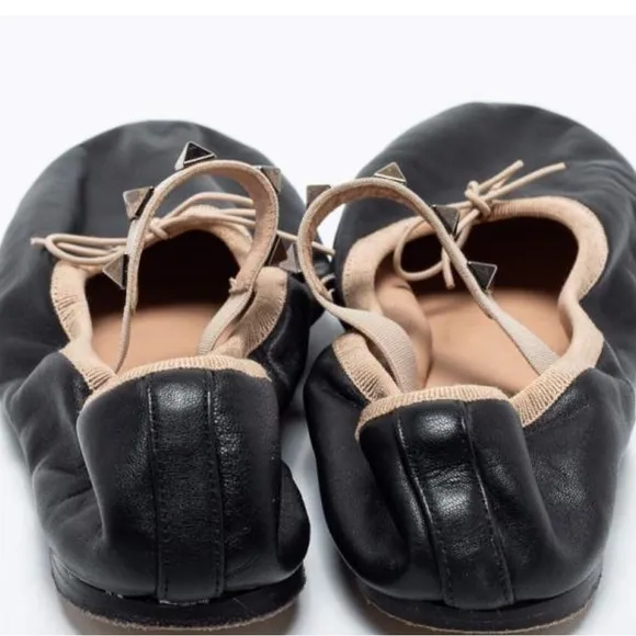 Valentino Black Leather Rockstud Bow Scrunch ballet flats. Size 37.5 🩰