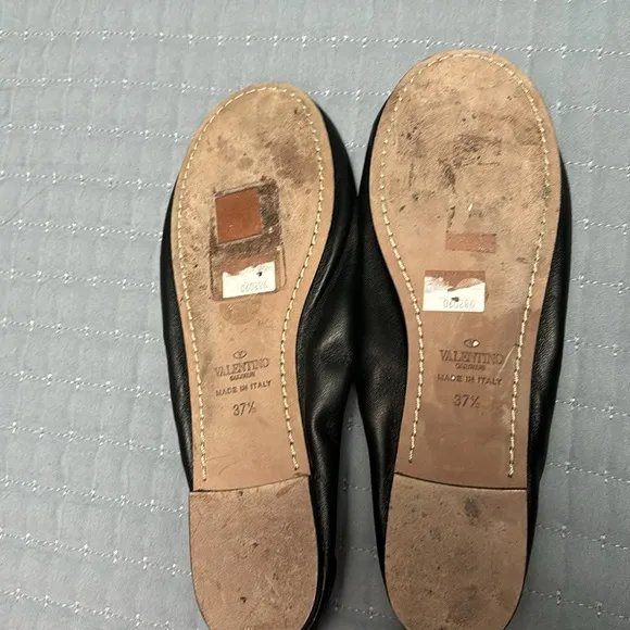 Valentino Black Leather Rockstud Bow Scrunch ballet flats. Size 37.5 🩰