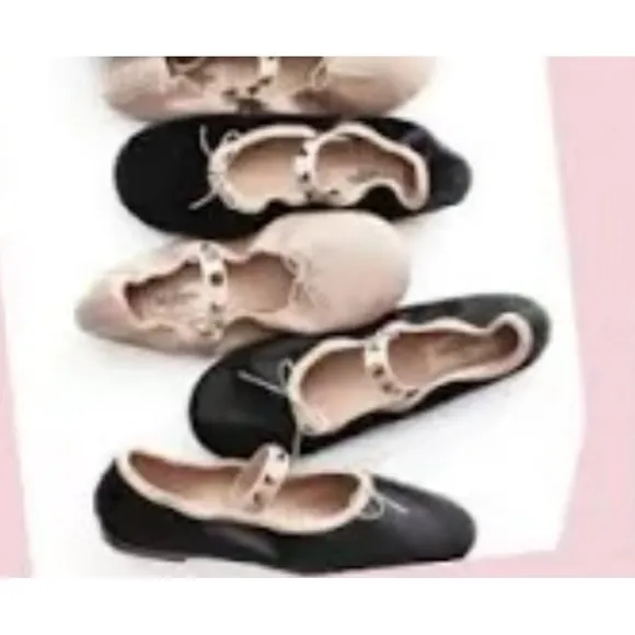 Valentino Black Leather Rockstud Bow Scrunch ballet flats. Size 37.5 🩰