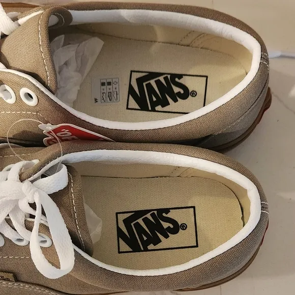 VANS &quot;OFF THE WALL&quot; SHOES