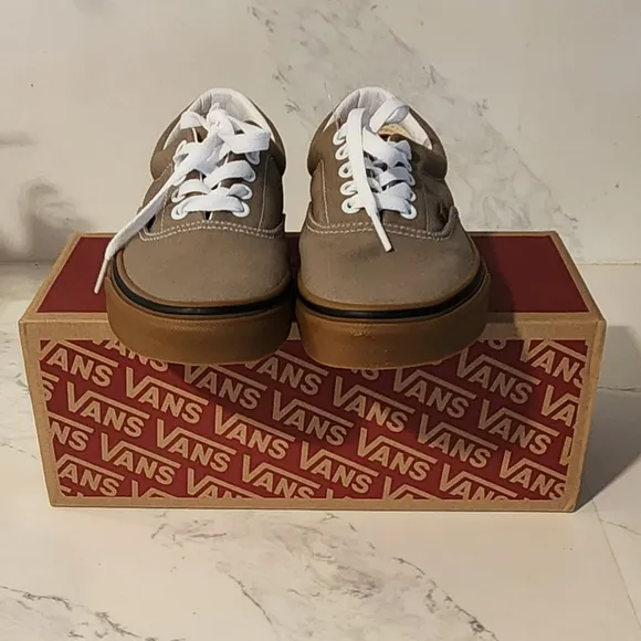 VANS &quot;OFF THE WALL&quot; SHOES