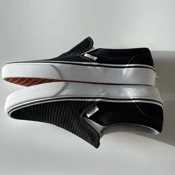 Van’s Premium Classic Slip-on Suede Size 6.5 M/8W NWOT