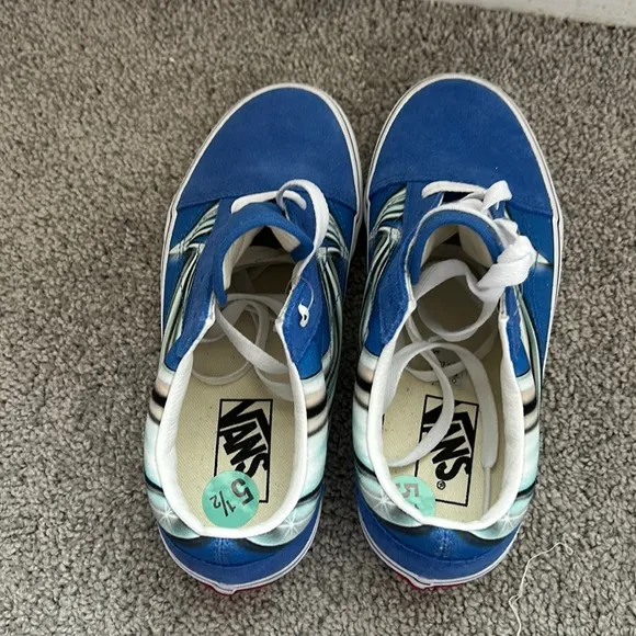 VANS SNEAKERS SHOES SIZE US 7.0 WOMEN 5.5 MEN BRAND NEW