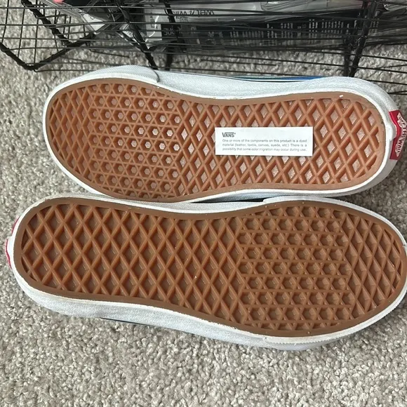 VANS SNEAKERS SHOES SIZE US 7.0 WOMEN 5.5 MEN BRAND NEW