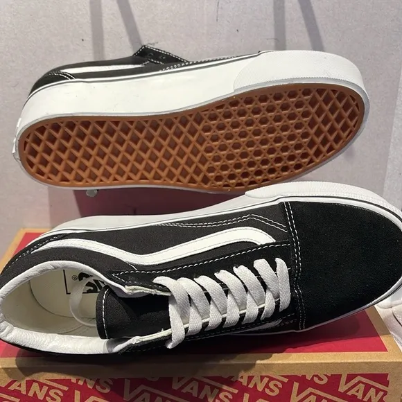 Vans WMNS Old Skool Stackform Suede/Canvas Black/True WhtVN0A7Q5M6BT Platform