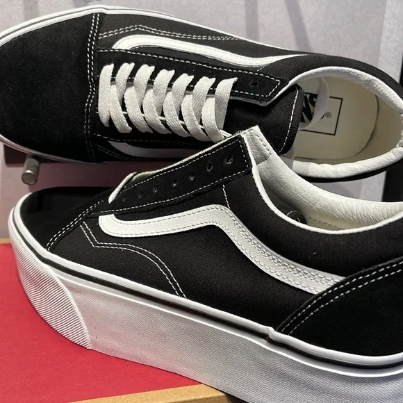 Vans WMNS Old Skool Stackform Suede/Canvas Black/True WhtVN0A7Q5M6BT Platform