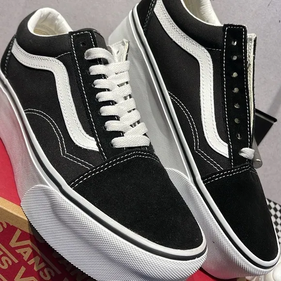 Vans WMNS Old Skool Stackform Suede/Canvas Black/True WhtVN0A7Q5M6BT Platform