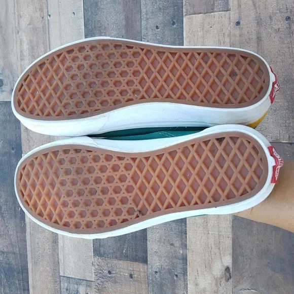 Vans Yacht Club Kids  Sneakers sz 3 kids
