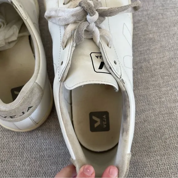 Veja• Esplar Leather / white
