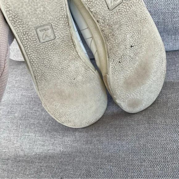 Veja• Esplar Leather / white