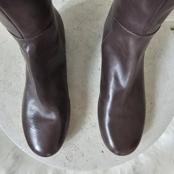 Vera Wang Lavender Larissa over the knee leather boots size 7