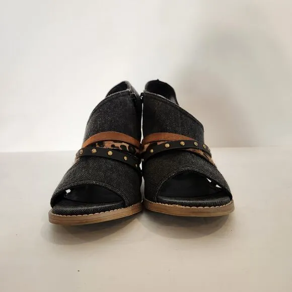 VERY G Jamison Black Brown Canvas Strappy Leopard Print Peep Toe Wedges Womens 8