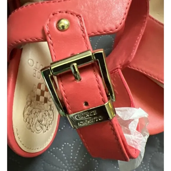 Vince Camuto Mathis Coral Leather Wooden Heel T-Strap Wedge Sandals SZ 8.5M Chic