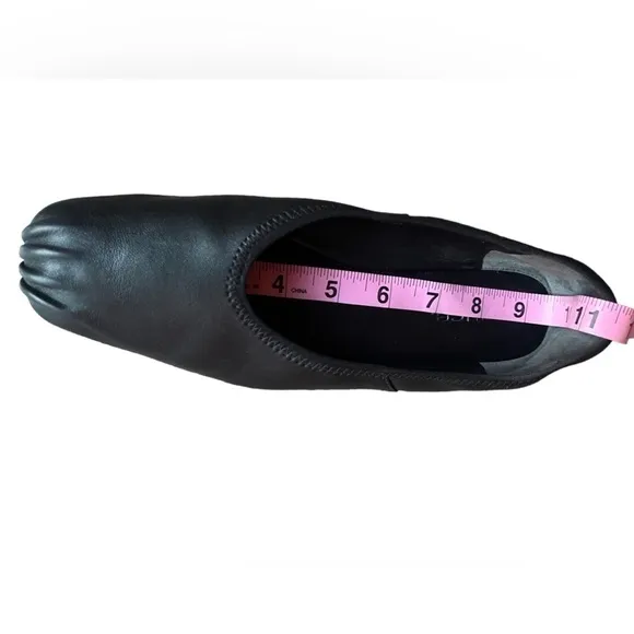 Vince Kiana Leather black Flats size 7.