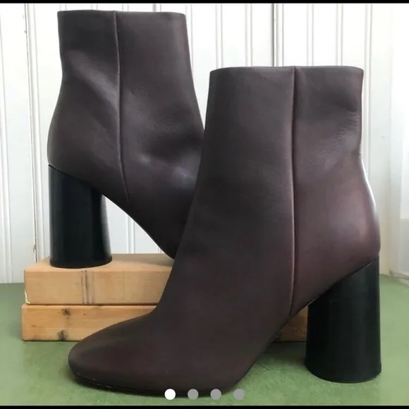 Vince NWOT Ridley Round Heeled Boots
