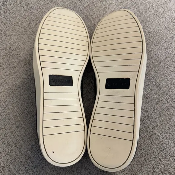 Vince Size 8 Vero Slip On Sneaker Black Textured Leather 1/2”‎  Cream Sole