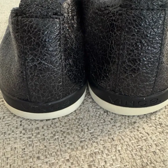 Vince Size 8 Vero Slip On Sneaker Black Textured Leather 1/2”‎  Cream Sole