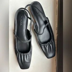 Vince. Vivian Leather Mary Jane Flats in Size 6.5