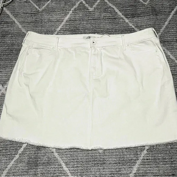 Vineyard Vines Skirt White Denim Raw Hem Mini Skirt Women’s Size 24 Stretch