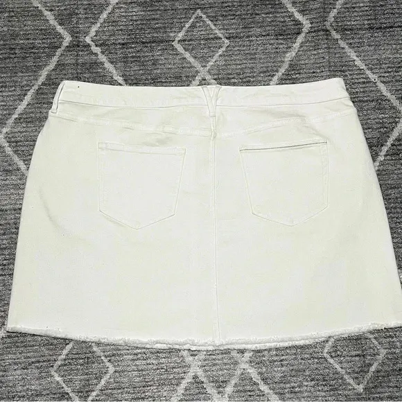 Vineyard Vines Skirt White Denim Raw Hem Mini Skirt Women’s Size 24 Stretch