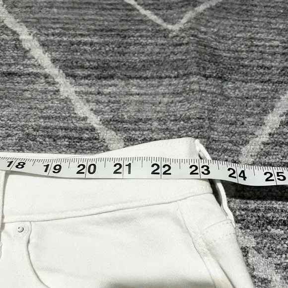 Vineyard Vines Skirt White Denim Raw Hem Mini Skirt Women’s Size 24 Stretch