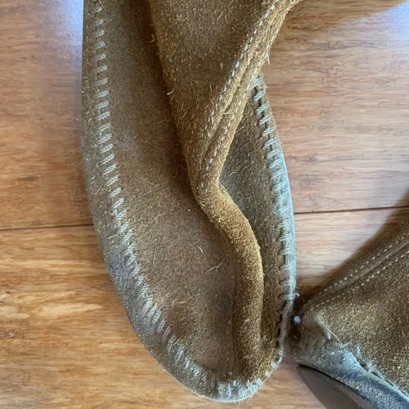 Vintage 70’s era Minnetonka Moccasins tall lace up sides suede approx size 7.5