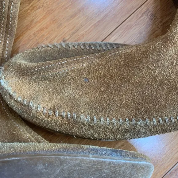 Vintage 70’s era Minnetonka Moccasins tall lace up sides suede approx size 7.5