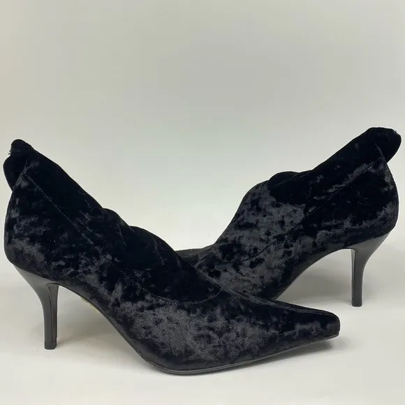 Vintage Cole Haan Black Velvet Low Heeled Sock Booties Size 8.5