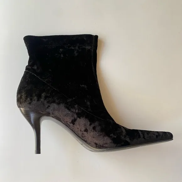 Vintage Cole Haan Black Velvet Low Heeled Sock Booties Size 8.5