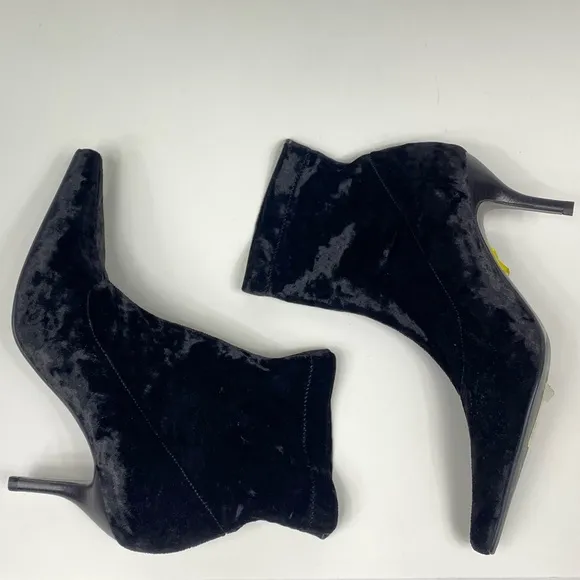 Vintage Cole Haan Black Velvet Low Heeled Sock Booties Size 8.5