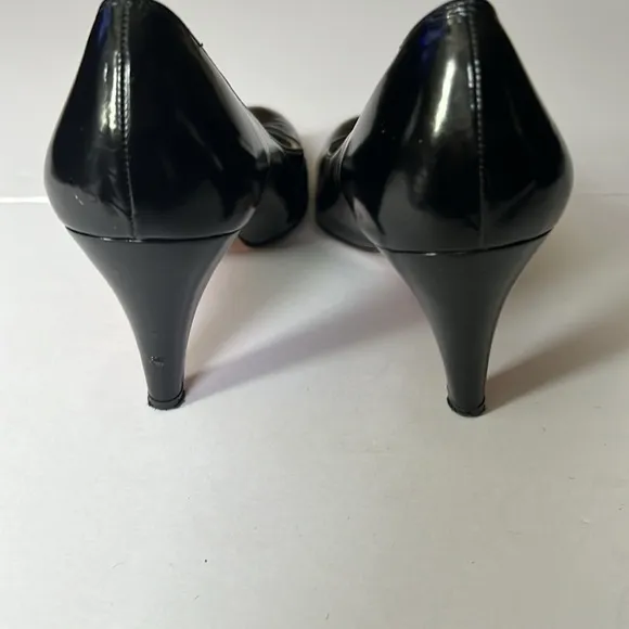 Vintage Ferragamo patent leather pumps, 9AAAA  classic pumps , elegant