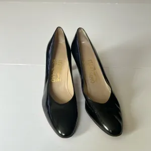 Vintage Ferragamo patent leather pumps, 9AAAA  classic pumps , elegant