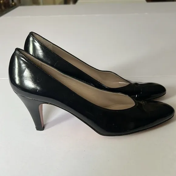 Vintage Ferragamo patent leather pumps, 9AAAA  classic pumps , elegant