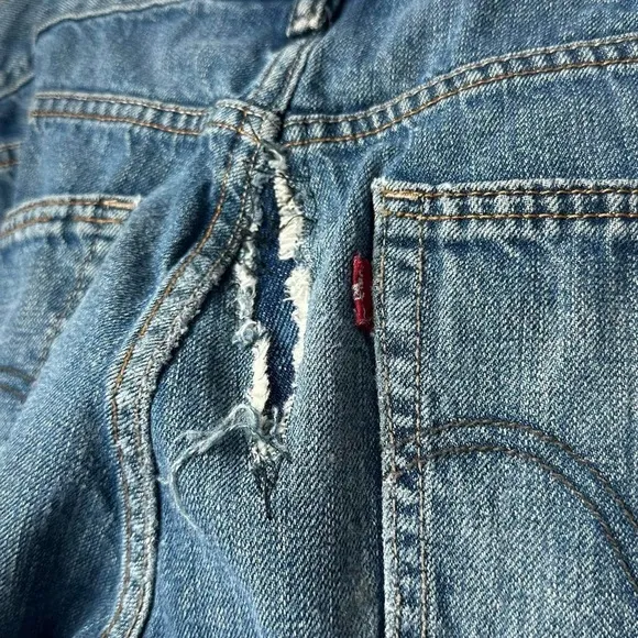 VINTAGE LEVIS 514 SLIM STRAIGHT LEG PATCHED BLUE DENIM JEANS CROPPED RAW ANKLE