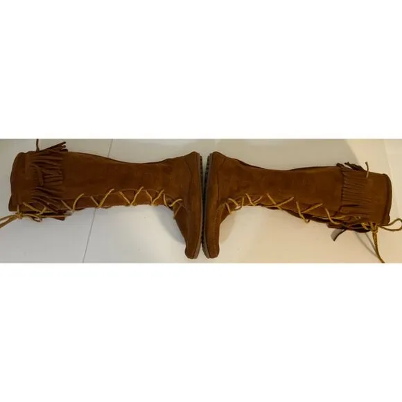 Vintage Minnetonka front lace tall suede moccasins. Size 7.