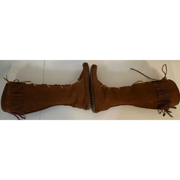 Vintage Minnetonka front lace tall suede moccasins. Size 7.