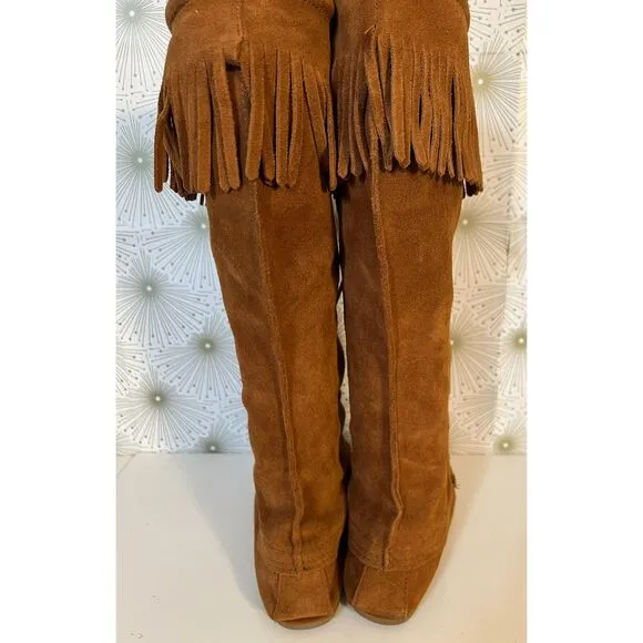 Vintage Minnetonka front lace tall suede moccasins. Size 7.