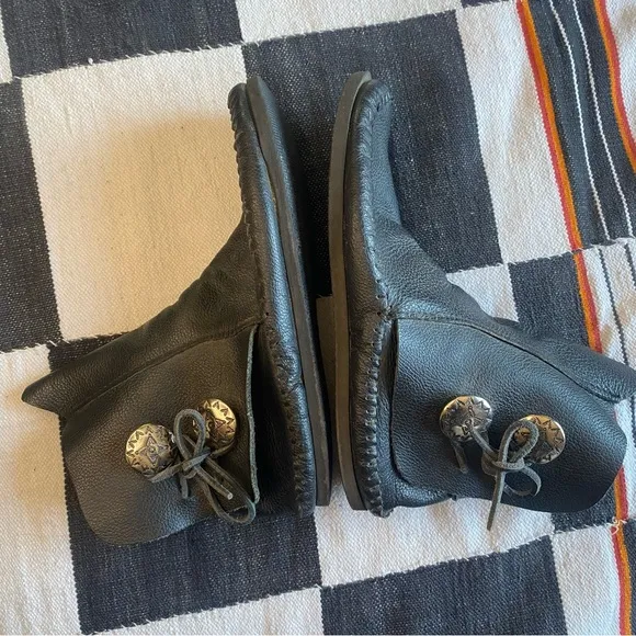 Vintage Taos Leather Moccasin Boots with Silver Concho &amp; Tie. Size 6.5. 3000W