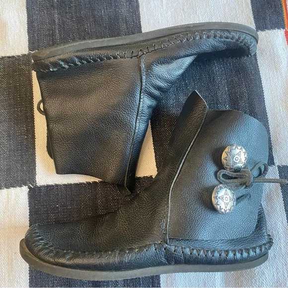 Vintage Taos Leather Moccasin Boots with Silver Concho &amp; Tie. Size 6.5. 3000W