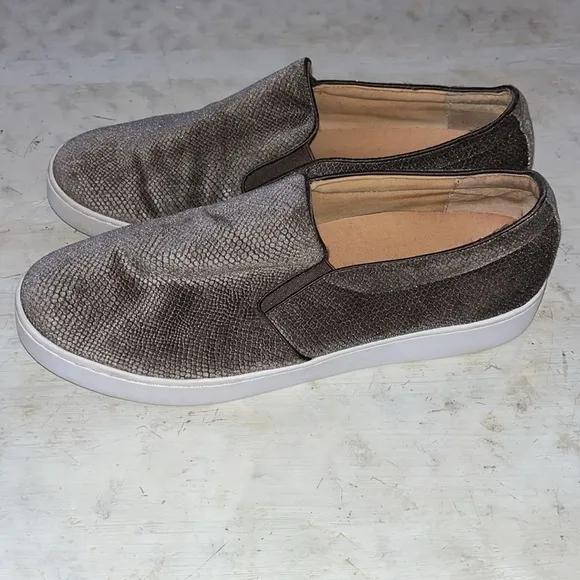 Vionic &quot;Splendid Midi Holiday&quot; Grey Slip On Shoes Sneakers | size 9
