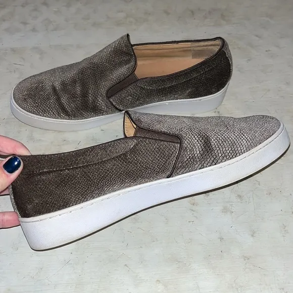 Vionic &quot;Splendid Midi Holiday&quot; Grey Slip On Shoes Sneakers | size 9