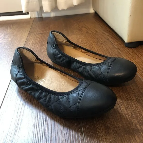 Vionic Ava Quilted Leather Flats