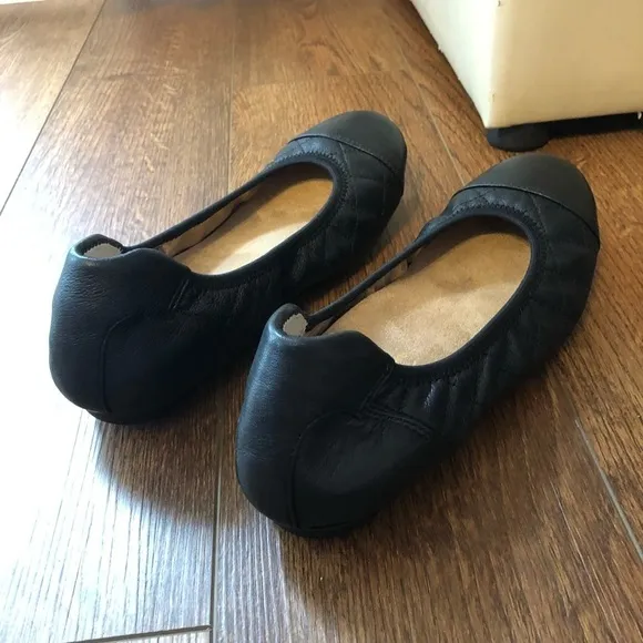 Vionic Ava Quilted Leather Flats